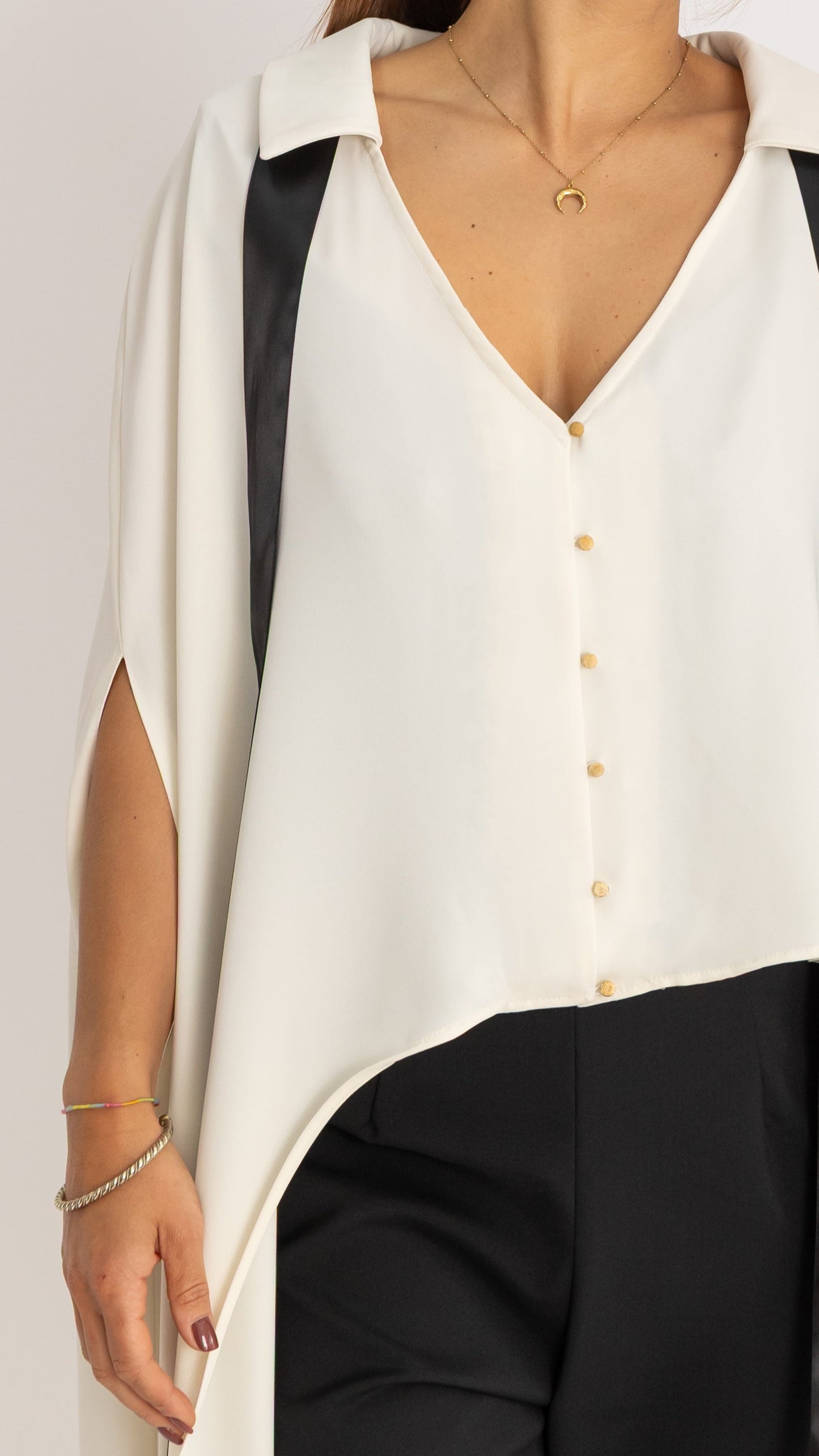 Conjunto Macacão Preto com Capa Branca