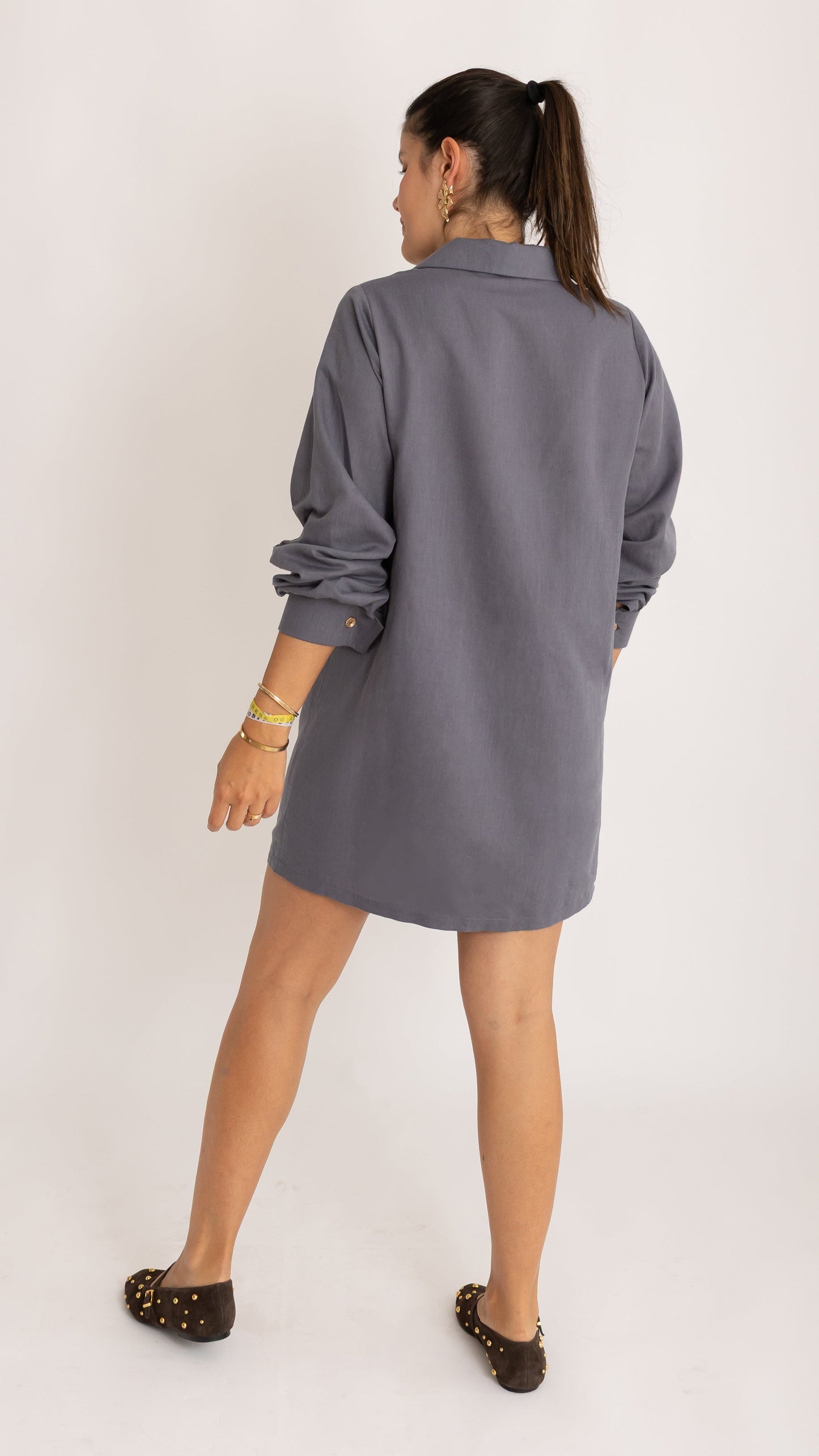 Vestido Cinza com Botões Vintage