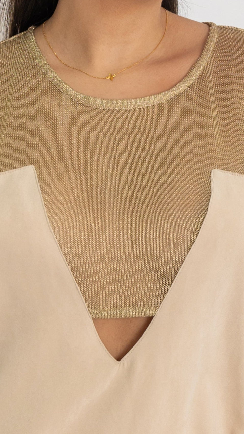 Vestido Bege com Malha Dourada